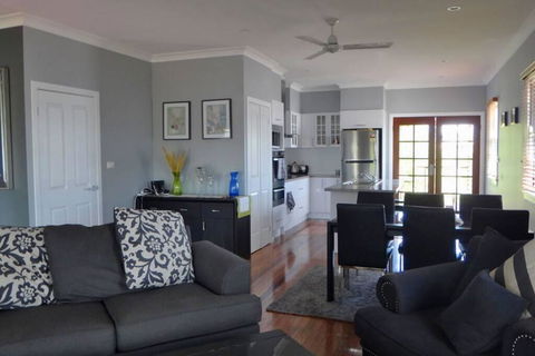 Aerwyn Brae - Rental Cars 1