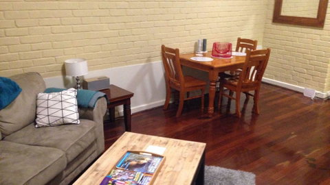 Affordable & Comfortable Apartment On Langley Park - Rental Cars 0