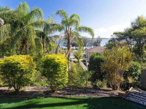 Aislinn' 3/273 Corrie Parade - Air Con, Water Views, BBQ - Rental Cars 3