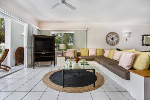 Alamanda Resort Luxury Private Apartments - Rental Cars 2