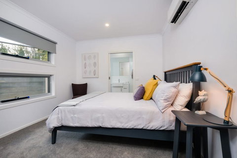 Albury Yalandra Apartment 1 - Rental Cars 3