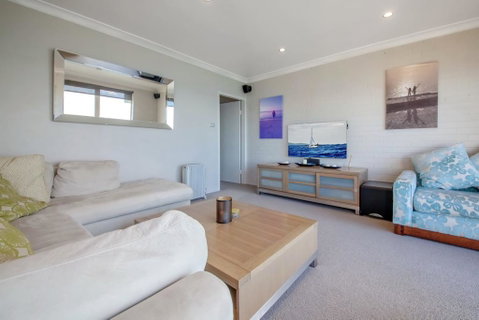 Alcheringa Unit 3 & 4, 32 Sandy Point Road - Rental Cars 2