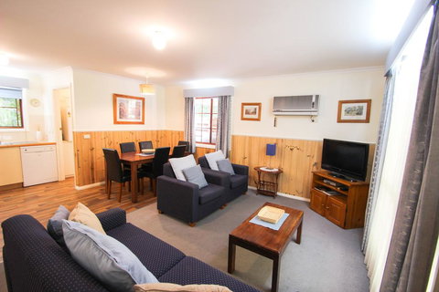 Amber Cottage - Rental Cars 3