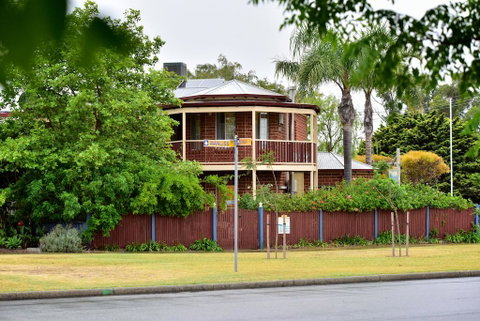 Anchorage Guest House And Self-contained Accommodation - Rental Cars 0
