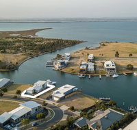 Anchored - Access to the Gippsland Lakes - Rental Cars