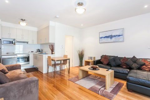 Anglesea River Apartments - Spa Apartment 23 - Rental Cars 3