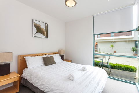 Anglesea River Apartments - Spa Apartment 23 - Rental Cars 1