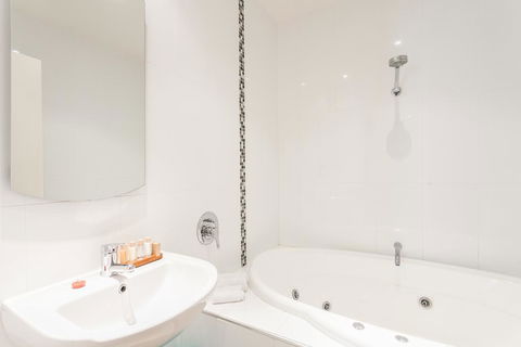Anglesea River Apartments - Spa Apartment 23 - Rental Cars 2