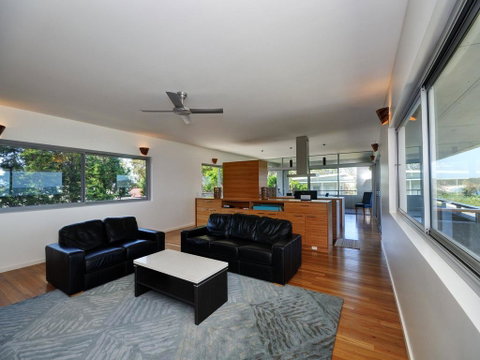 Architectural Design On The Beach - Rental Cars 0