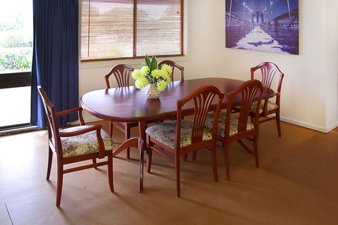 Armidale Motel - Rental Cars 2