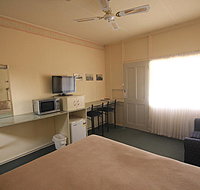 Aromet Motor Inn - Rental Cars
