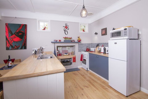 Artisan Retreat - Rental Cars 2