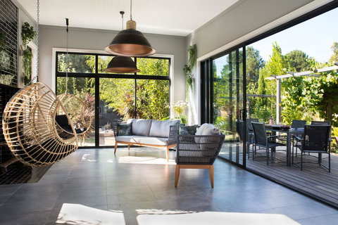 Arya - Rental Cars 2