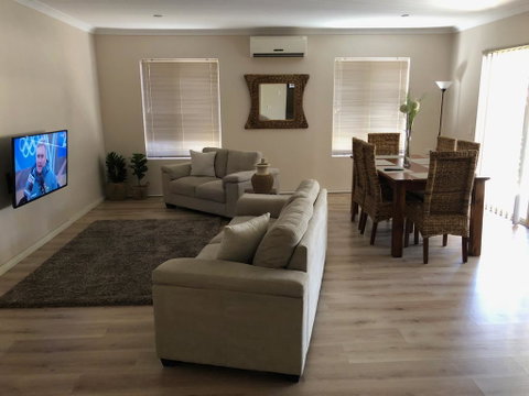 Ashington Gardens - Rental Cars 1