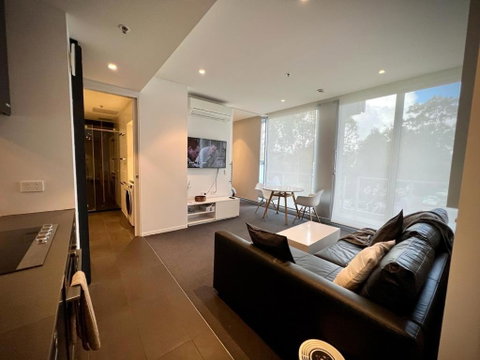 Luxury 2 Bedroom Suite Near Adelaide With A Car Park - Rental Cars 2