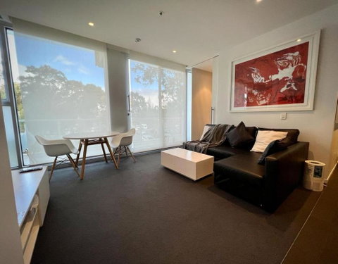 Luxury 2 Bedroom Suite Near Adelaide With A Car Park - Rental Cars 1