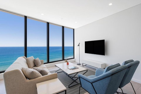 Meriton Suites Surfers Paradise - Rental Cars 2