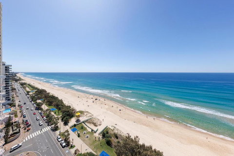 Meriton Suites Surfers Paradise - Rental Cars 3