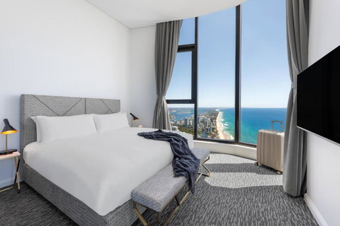 Meriton Suites Surfers Paradise - Rental Cars 0