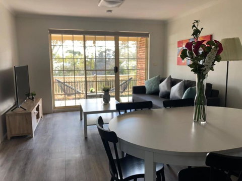 Modern 2BR Apartment With Parking - Rental Cars 0