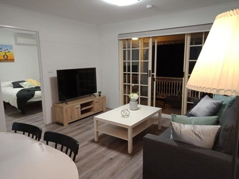 Modern 2BR Apartment With Parking - Rental Cars 1
