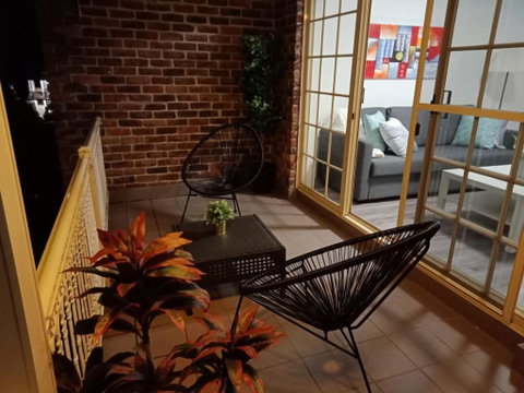 Modern 2BR Apartment With Parking - Rental Cars 3