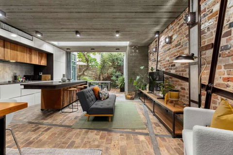 Modern & Stylish 3BR In Redfern - Rental Cars 0
