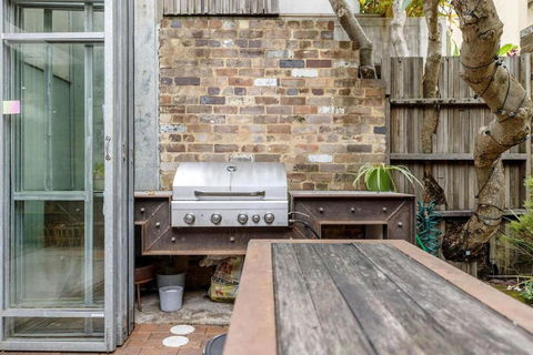 Modern & Stylish 3BR In Redfern - Rental Cars 1