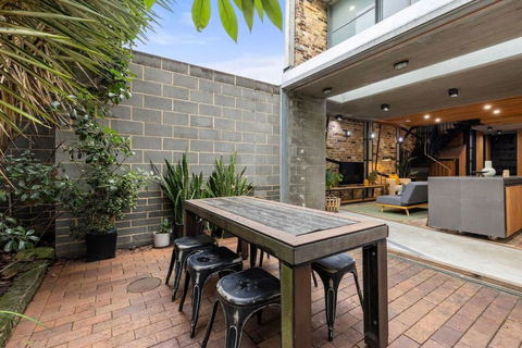 Modern & Stylish 3BR In Redfern - Rental Cars 3