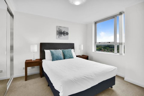 Modern Spacious Chatswood Apartment H1016 - Rental Cars 1