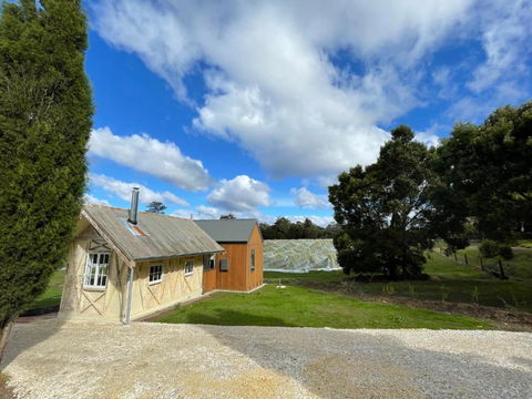 NEST- Luxury Vineyard Accommodation - Rental Cars 3