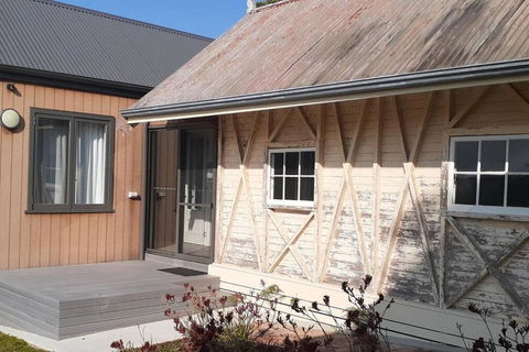 NEST- Luxury Vineyard Accommodation - Rental Cars 2