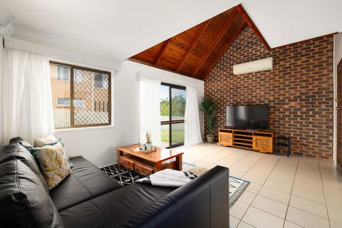 New 4BR Modern & Stylish Heritage Hideaway WiFi - Rental Cars 2