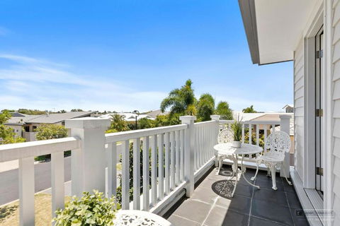 NEW HAVEN - Garden View Balcony - Rental Cars 0