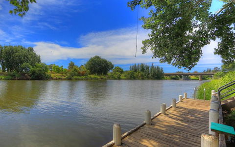 NRMA Bairnsdale Riverside Holiday Park - Rental Cars 0