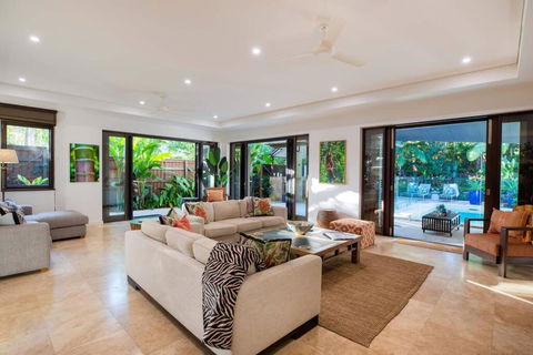 NYARU Villa Port Douglas, QLD - Rental Cars 3