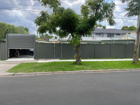 Oakleigh Private Unit - Rental Cars 1