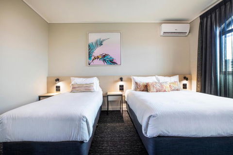 Nightcap At Springwood Hotel - Rental Cars 2