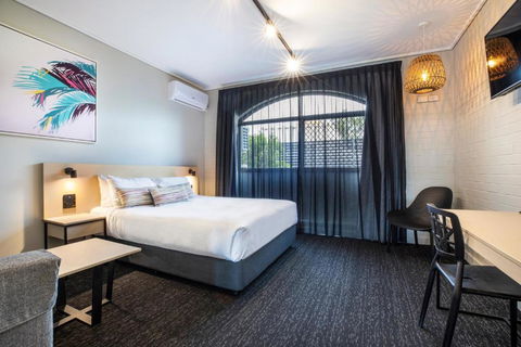 Nightcap At Springwood Hotel - Rental Cars 0