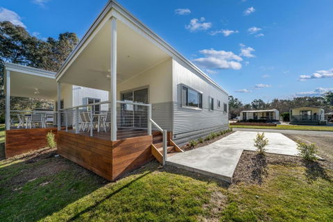 Painters Island Holiday Park - Rental Cars 0