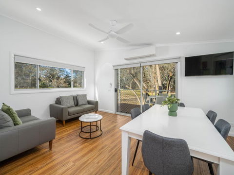Painters Island Holiday Park - Rental Cars 3