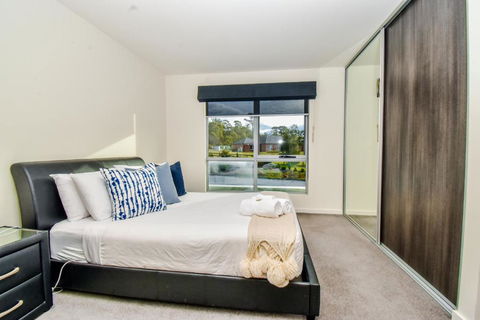 Paradise Point - Entire Home In Clarence Point, Tasmania Australia, 10 Guests 7 Bedrooms 7 Beds 3 Baths - Rental Cars 2