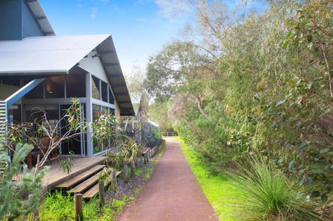 PEPPY TREE HOUSE - Rental Cars 1