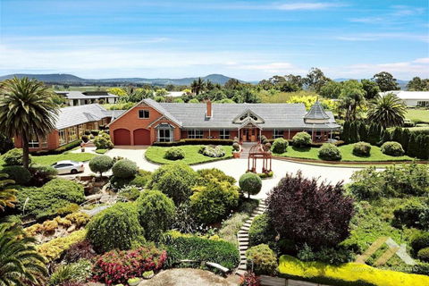 Perfect Entertainer-s Home With Pool - Rental Cars 0