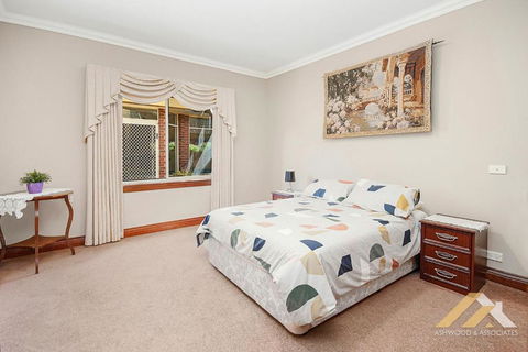 Perfect Entertainer-s Home With Pool - Rental Cars 1