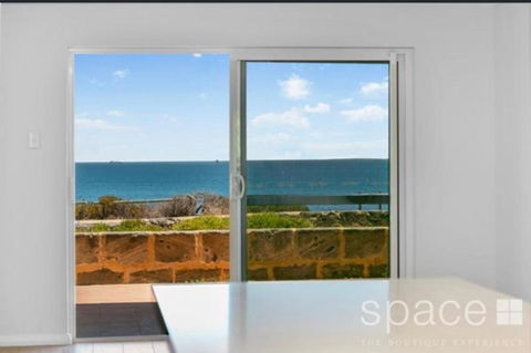 Perfect Oceanfront Cottesloe Apartment - Rental Cars 2
