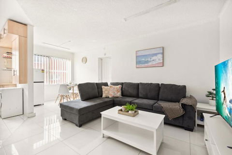 Polished 2-Bed Unit In The Heart Of Parramatta - Rental Cars 0