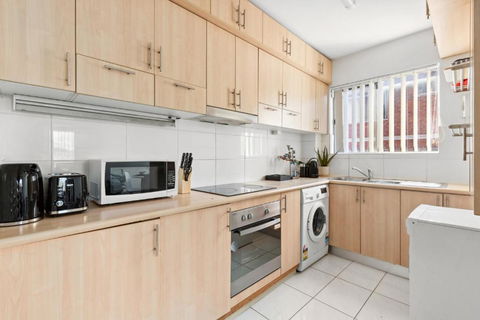 Polished 2-Bed Unit In The Heart Of Parramatta - Rental Cars 2