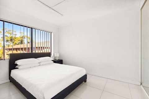 Polished 2-Bed Unit In The Heart Of Parramatta - Rental Cars 3