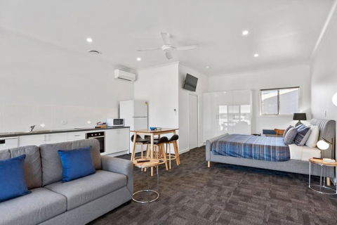 Port Lincoln Shark Apartment 5 - Rental Cars 0